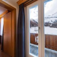 Family Room with Mountain View