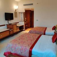 Deluxe Room Pool View Twin Bed