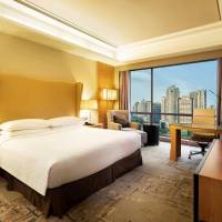 Deluxe King Room with City View