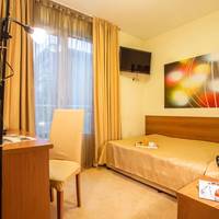 Single Room with Free Underground Parking