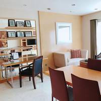 Executive One-Bedroom Apartment with Breakfast