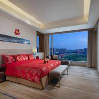 1 King bed 1 Bedroom Suite Lounge Access