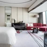 Superior King Room with Canton Tower View 