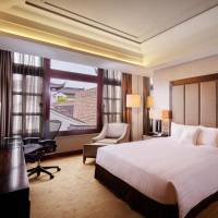 Pacific Club King Room