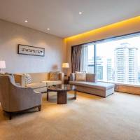 Club lounge access, 1 Bedroom Larger Suite, 1 King, Sofa bed