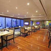 Club, Club level, Guest room, 1 King, City view