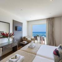 Room #1703824