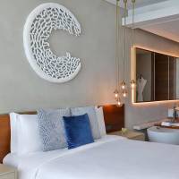 Deluxe King Room with Canal View
