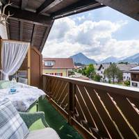 Apartment with Mountain View