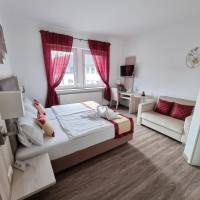Deluxe Double Room (2 Adults + 1 Child)
