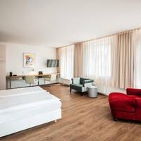 Family & Friends Room