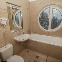 Deluxe Suite with Mountain View