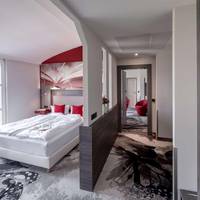Triple Room with Double Bed and Courtyard View