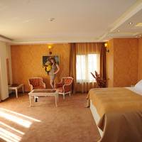 Deluxe One-Bedroom Suite