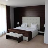 Deluxe Apartment with Spa Bath and Free Parking