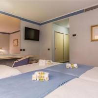 Room #1585841