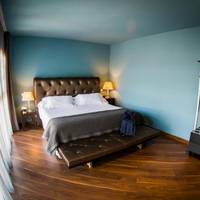 Room #18920244