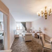 Deluxe Senior Suite