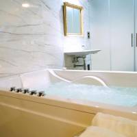 Queen Room with Spa Bath