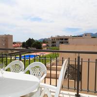 Apartment with Pool View 