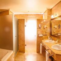 Room #9121947