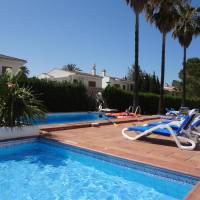 Apartment with Pool View 