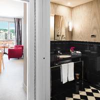 Room #9027960