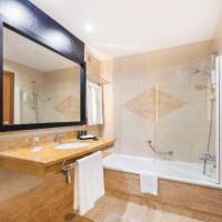 Room #9136756