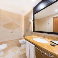 Room #9136759