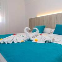 Room #9296625