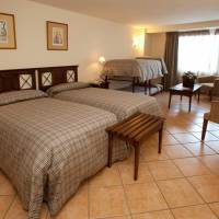 Family Room (3 Adults + 1 Child)
