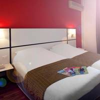 Standard Double Room with One Single Bed