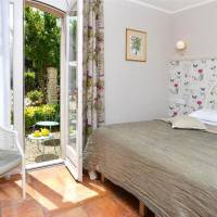 Superior Queen Room with Pool View