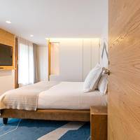 Quadruple Room with 1 Queen and 2 Single Beds - Non-Smoking