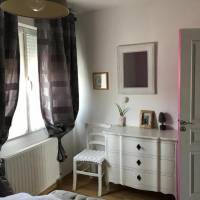 One-Bedroom Apartment with Alcove 