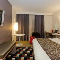 2 Adjacent Rooms