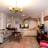 Deluxe King Suite
