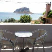 Budget Apartment (3 adults) with Sea View