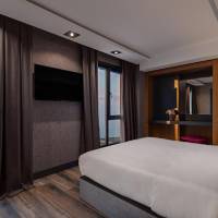 Deluxe Suite with Two Double and One Single Bed