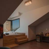 Peerless Suite with Spa Bath and Fireplace