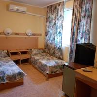 Family Room (2 Adults + 3 Children)