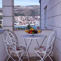 One-Bedroom Apartment with Balcony