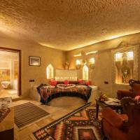 Deluxe Cave Suite