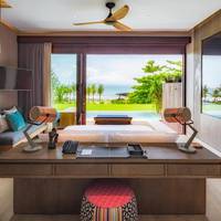 Beachfront Pool Suites