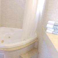 Queen Room with Spa Bath