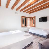 Economy Triple Room