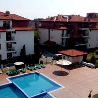Apartment with Pool View 