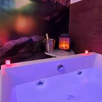 Deluxe Suite with Spa Bath