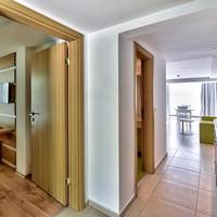 One-Bedroom Apartment ( 4 Adults + 1 Child) - Free Parking and Beach Access