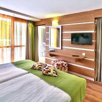 Standard Studio with Balcony (3 Adults + 1 Child) - Free Parking and Beach Access